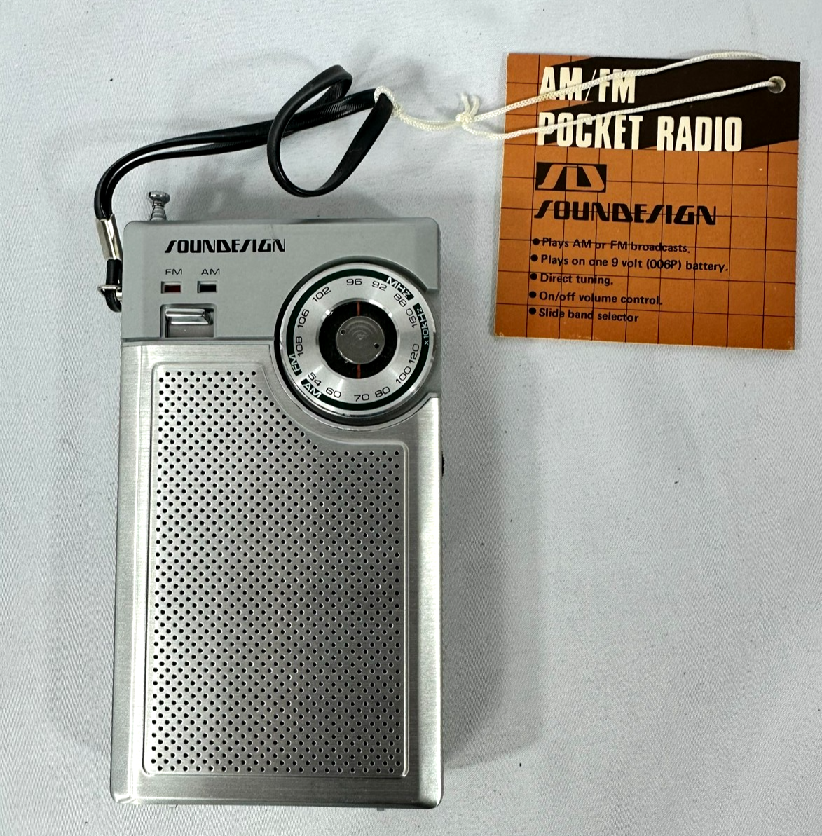 Soundesign Vintage AM/FM Portable Handheld Radio Model# 2145 (Manufactured 1980)