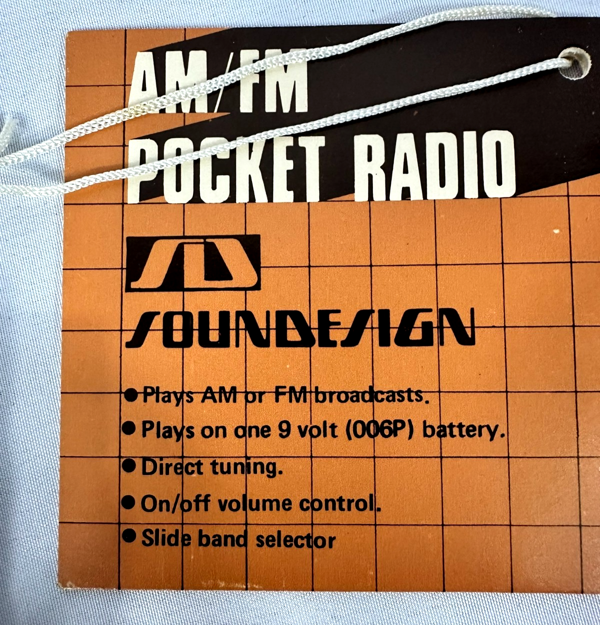Soundesign Vintage AM/FM Portable Handheld Radio Model# 2145 (Manufactured 1980)
