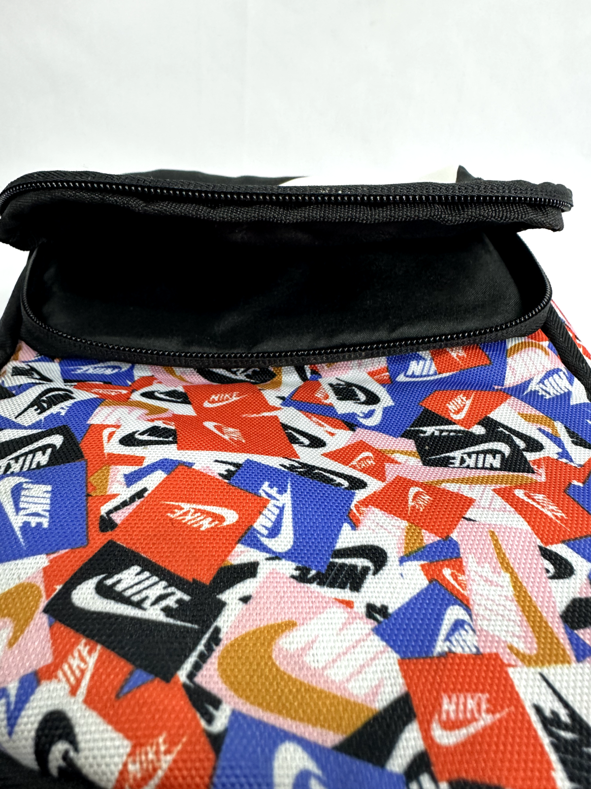 Nike Logo Collage Insulated Lunch Bag- 6 Liter Easy Zip