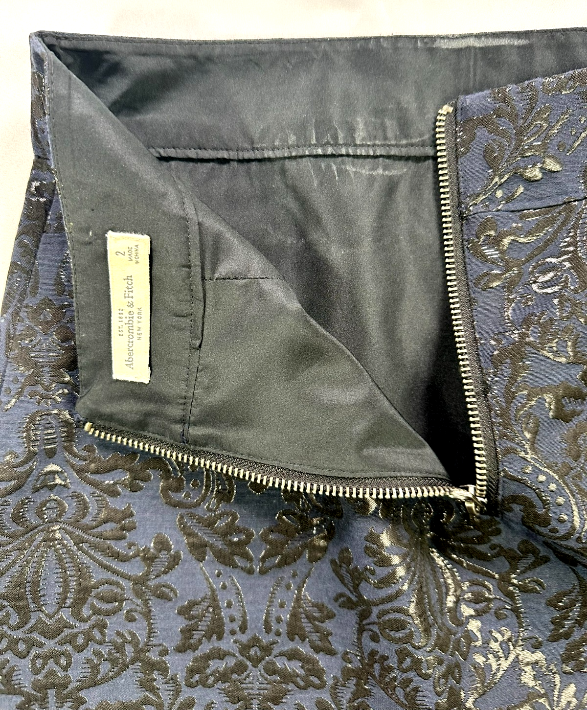 Women's Navy & Black Abercrombie & Fitch Shimmer Floral Lined Mini Skirt- Size 2