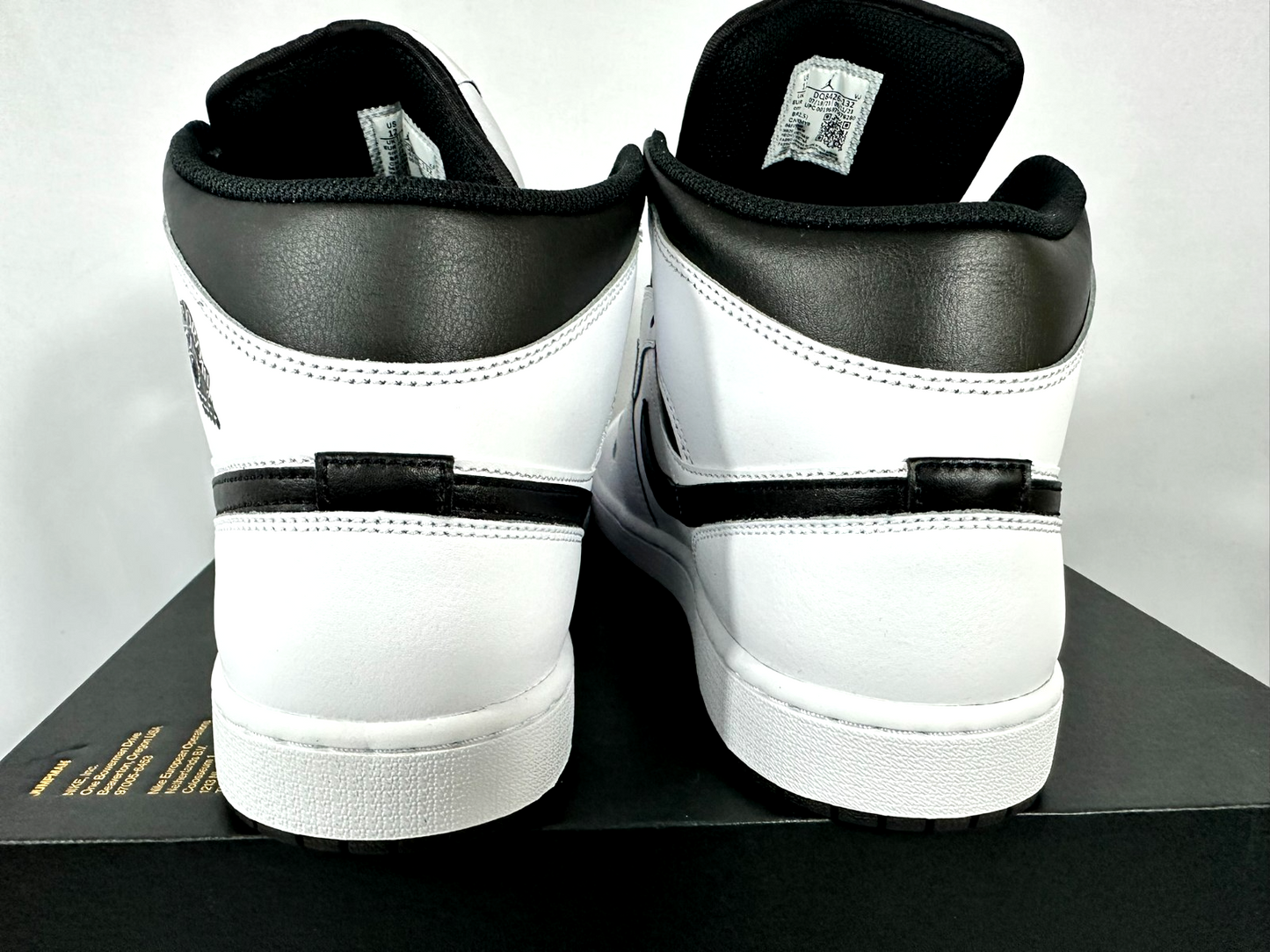 Men's Nike Air Jordan 1 Mid White/ Black (DQ8426-132) Size 12