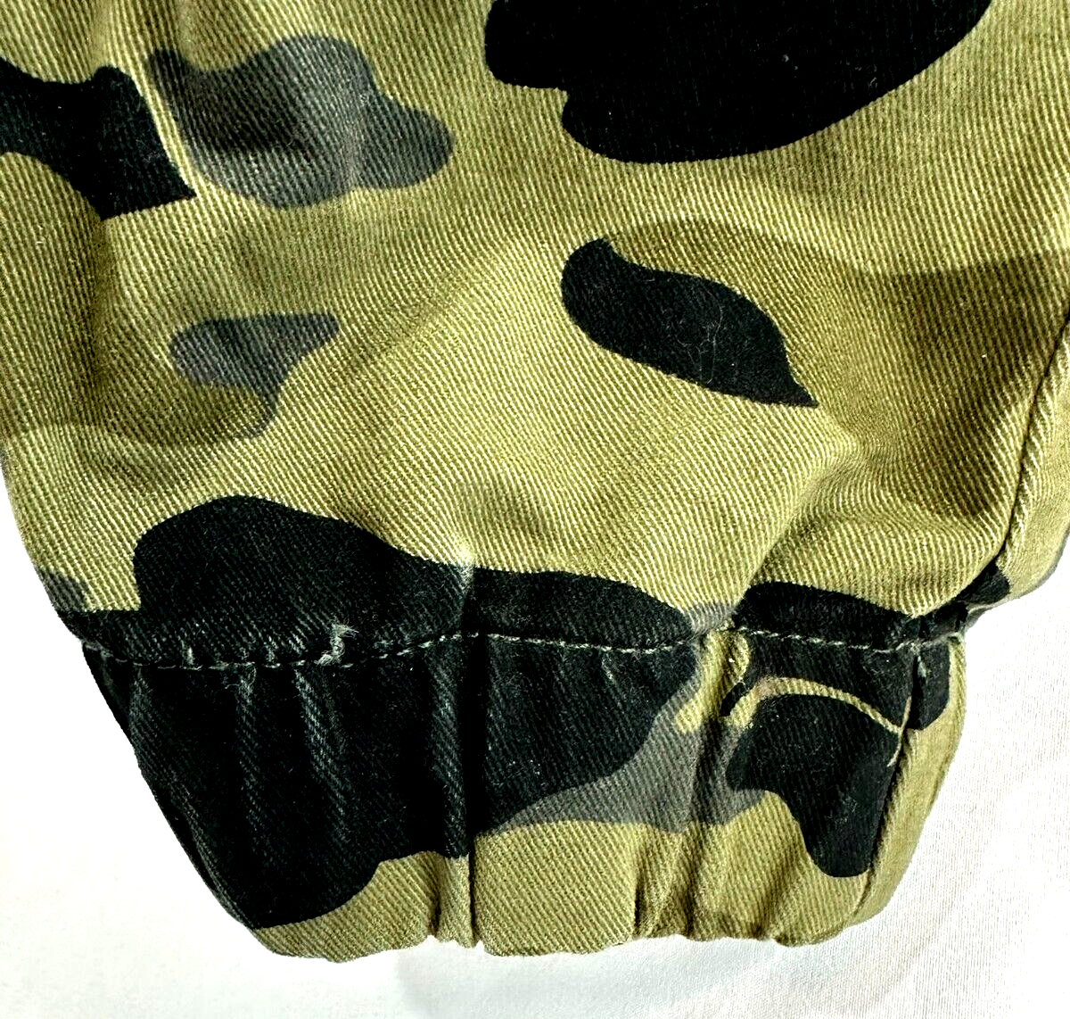 Men's H&M Divided Green Camo Elastic Waist Pants- Size 32