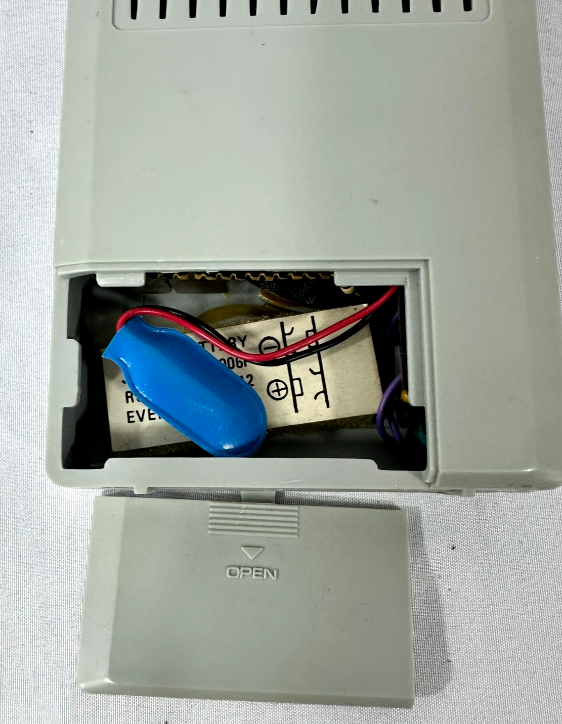 Soundesign Vintage AM/FM Portable Handheld Radio Model# 2145 (Manufactured 1980)