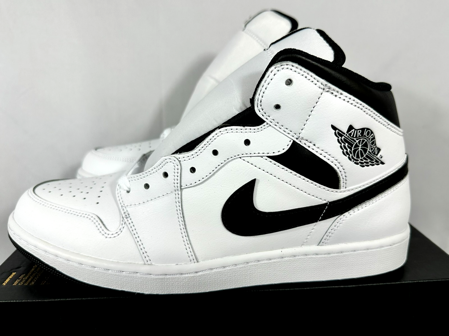 Men's Nike Air Jordan 1 Mid White/ Black (DQ8426-132) Size 12