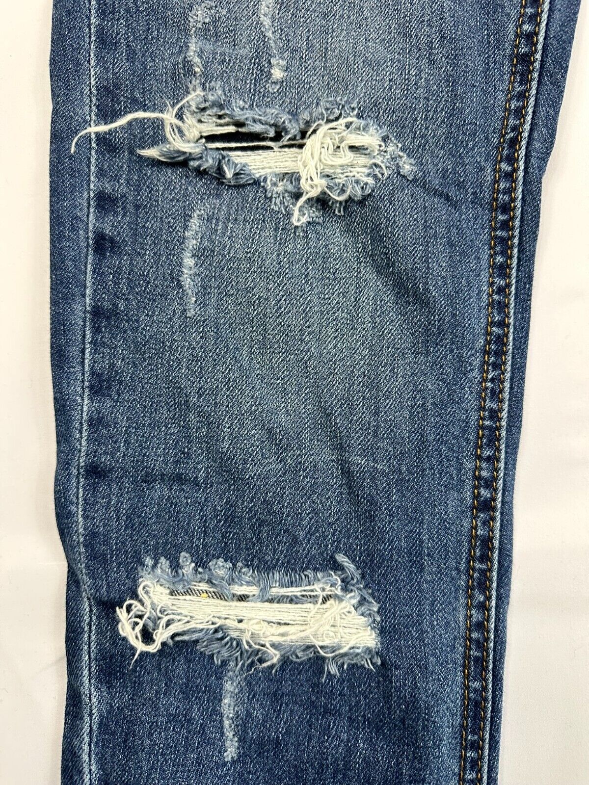 Women's Boyfriend Distressed/Ripped Relaxed Fit Jeans- Size 4