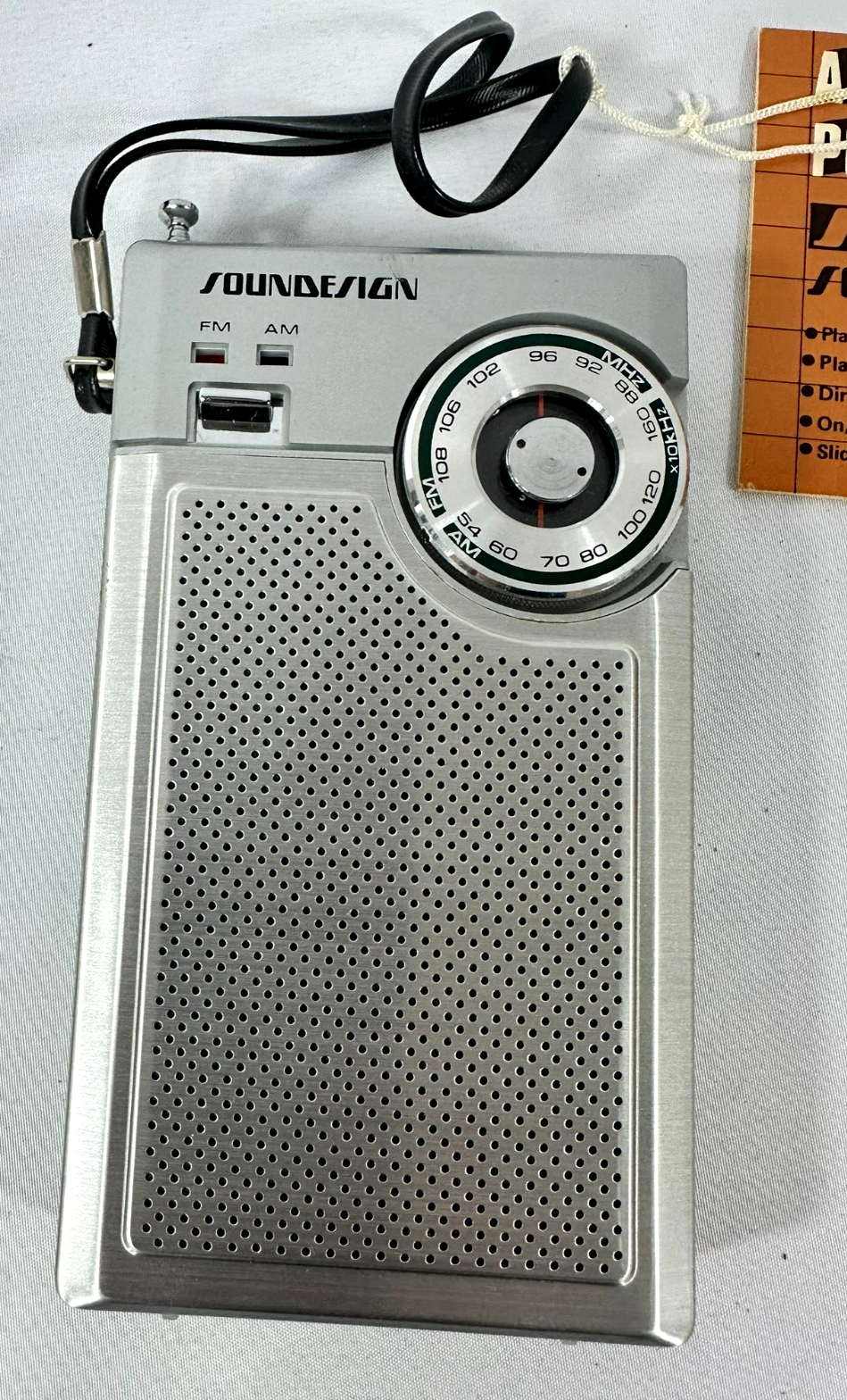 Soundesign Vintage AM/FM Portable Handheld Radio Model# 2145 (Manufactured 1980)